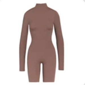 Skims long sleeve onesie - UMBER